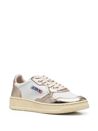 MEDALIST LOW LEATHER SNEAKERS