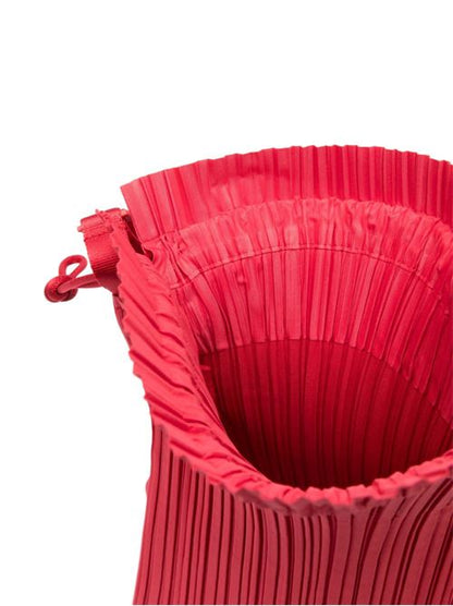 SQUARE PELATED BUCKET BAG