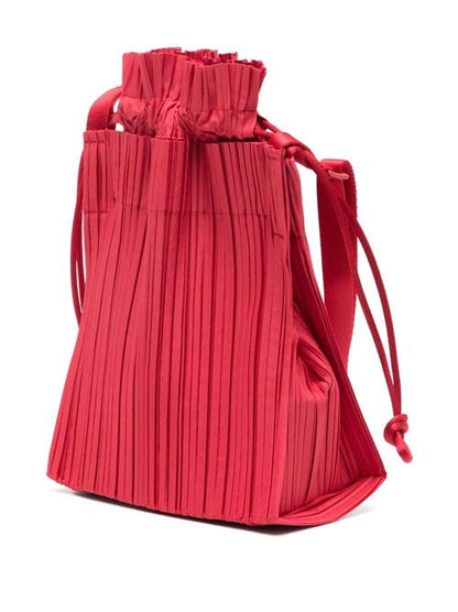 SQUARE PELATED BUCKET BAG