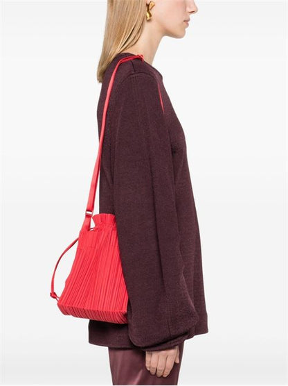 SQUARE PELATED BUCKET BAG