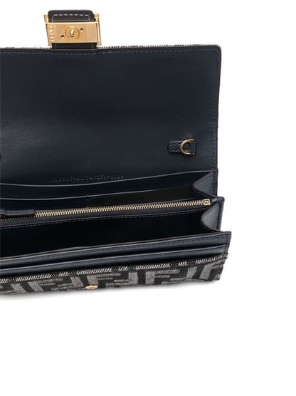 BAGUETTE WALLET ON CHAIN