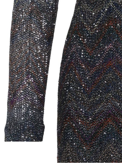 V-NECKED SHORT DRESS