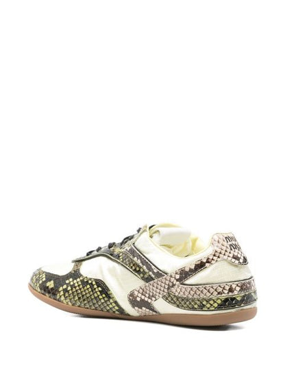 GYMNASIUM SNEAKERS