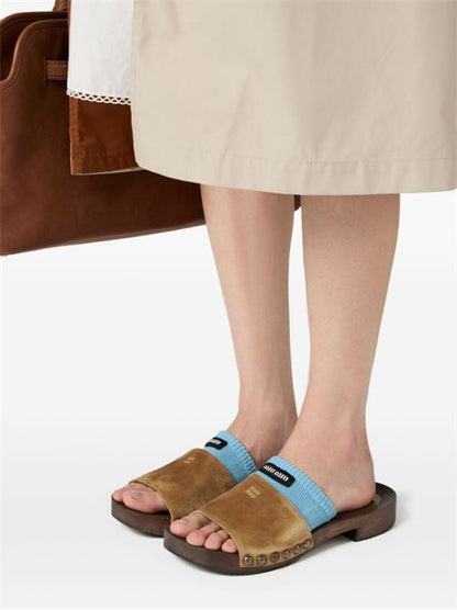 LEATHER SANDALS