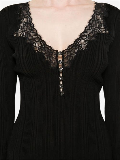 V-NECKED SWEATER